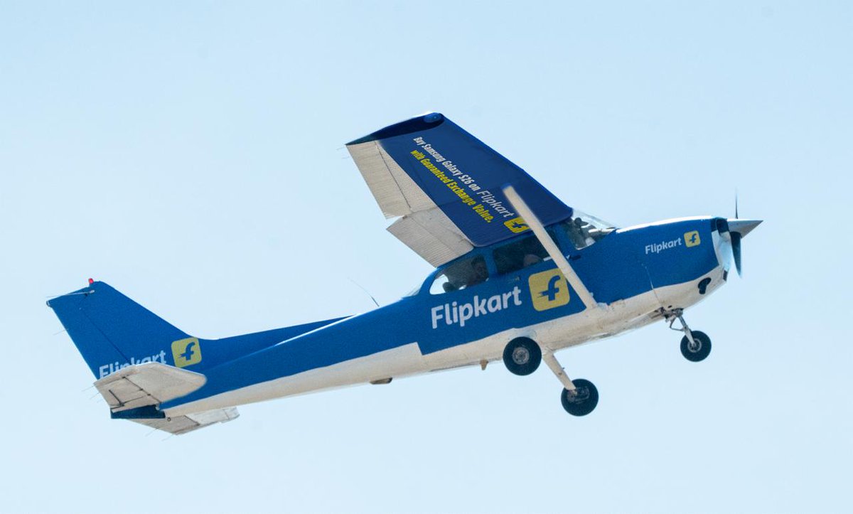 Honestly ye sirf marketing nahi tha, ye proper flex tha. Galaxy S26 Series ke liye sky mein plane bhejna? Flipkart ne bold bol ke dikha diya bhai!
Buy Samsung Galaxy S26 Series on Flipkart with Guaranteed Exchange Value. #SamsungGalaxyOnFlipkart #GalaxyS26 #Ad