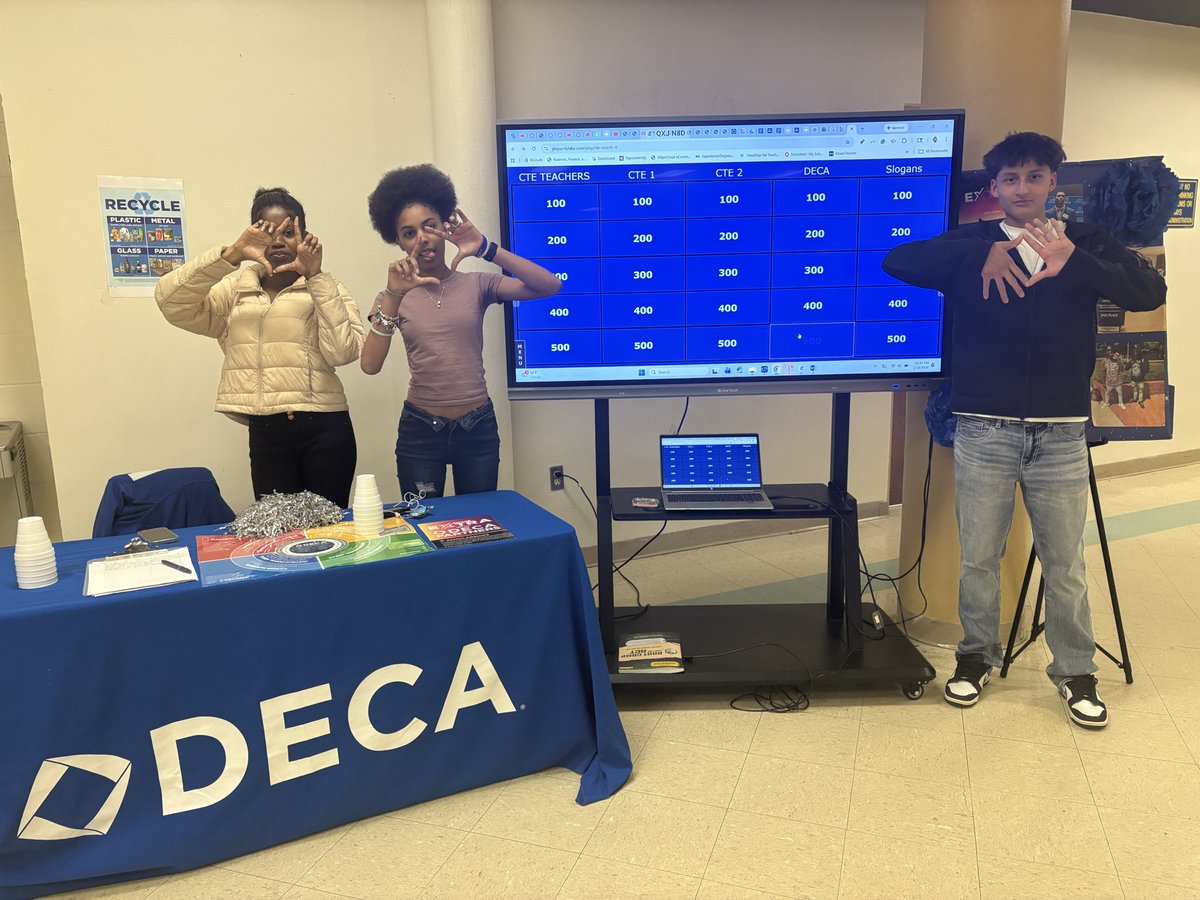 MsBrandon5's tweet image. During CTE Month our DECA students had fun hosting CTE Trivia! #deca #gotheextra #gogoldenbulls
