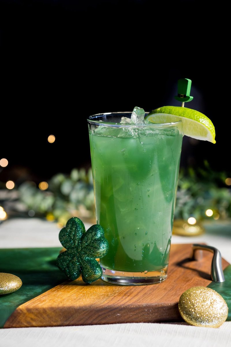 Winking Lizard tweet media