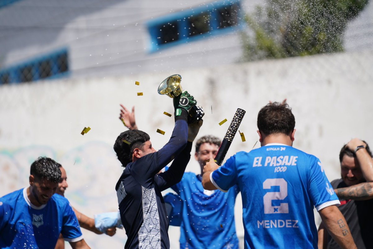 LAT_ARG's tweet photo. 🏆 ¡LOBO SUPERCAMPEÓN! 

🐺 @GimnasiaLat venció a @HuracanLAT en un partidazo y sumó su segundo título en LAT. https://t.co/WeJ3V9uf9k