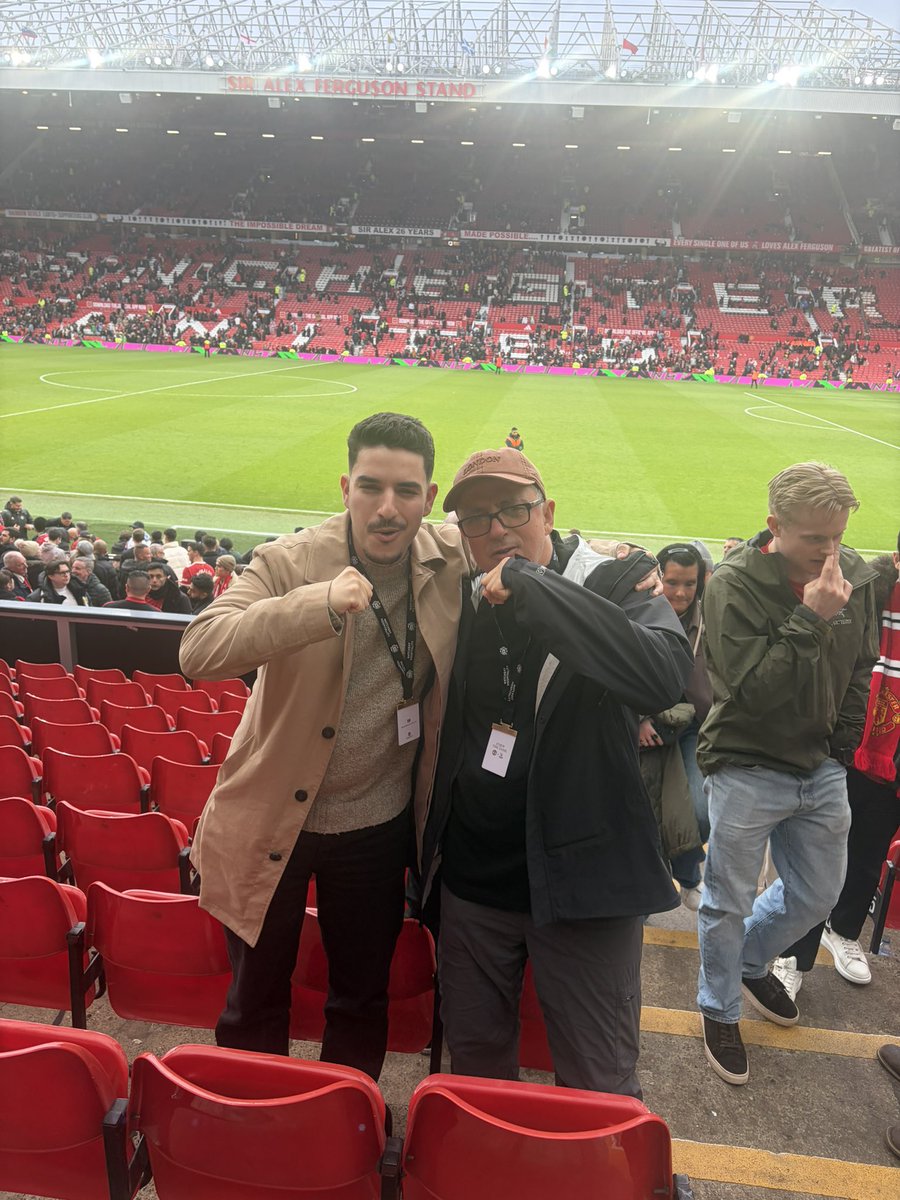 LyesBouzidi10's tweet photo. Good luck charm! I’m flying him in every week😍🔴 https://t.co/tbrrBk2IXU
