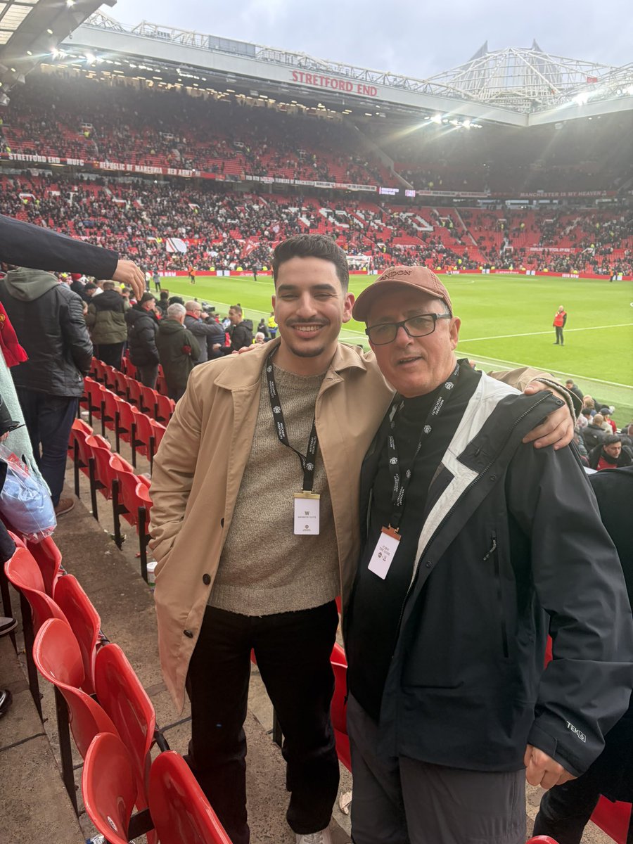 LyesBouzidi10's tweet photo. Good luck charm! I’m flying him in every week😍🔴 https://t.co/tbrrBk2IXU