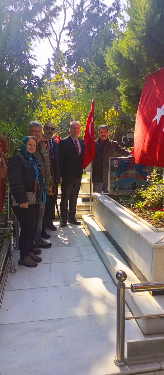 🇹🇷Şehidimiz Astsubay Uğur PALANCI'nın Kadifekale Şehitliğinde icra edilen sene-i devriye anma törenine TEMAD Gaziemir Şubesi Yönetim Kurulu olarak katıldık. 

🇹🇷Şehidimizi minnet ve şükranla anıyoruz, ruhun şad olsun yiğit asker❗

🇹🇷 TEMAD Gaziemir Şubesi Yönetim Kurulu