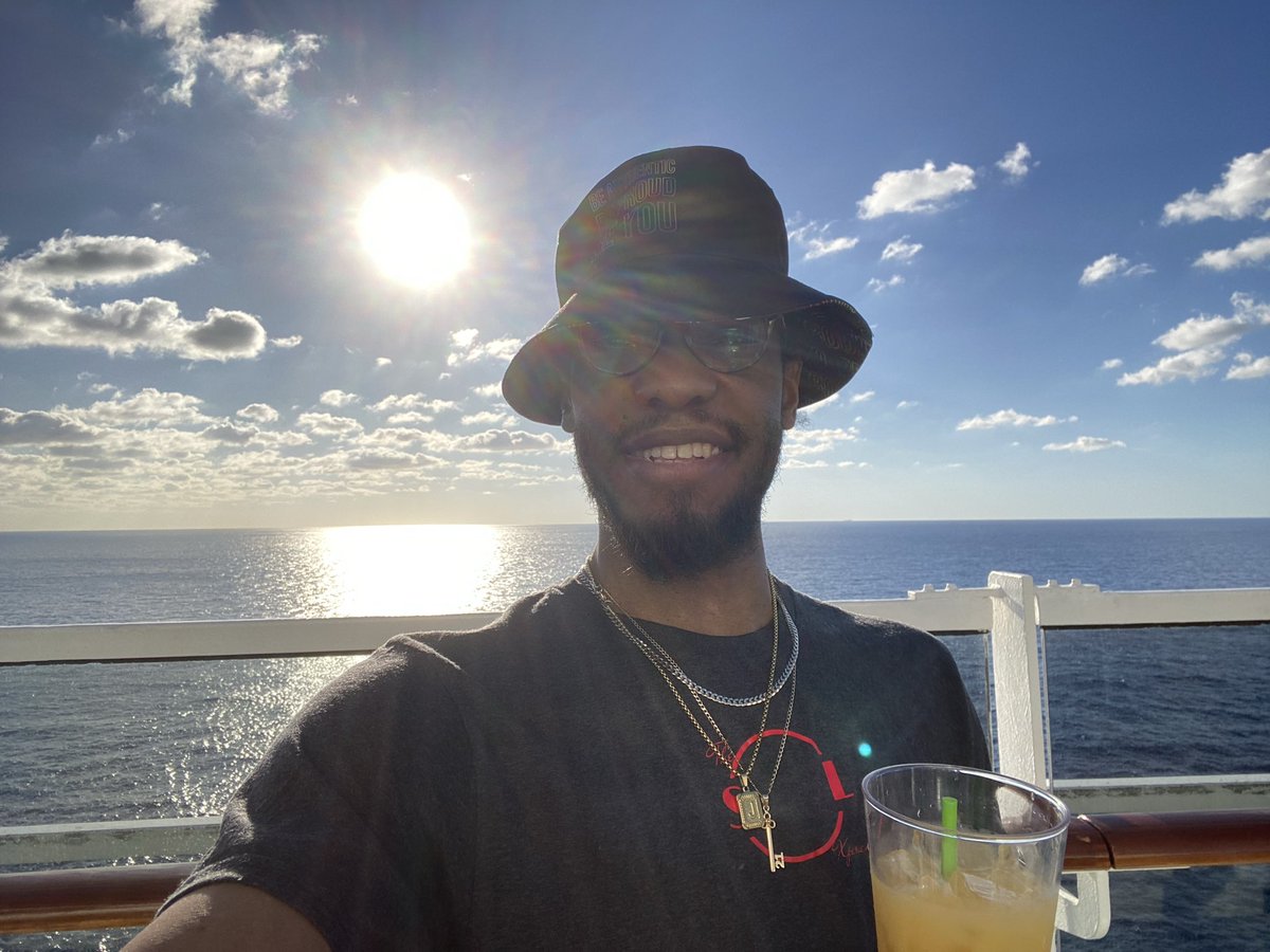 notenoughsol's tweet photo. Finally got to go on #vacation 🍹 https://t.co/wiTCGDPzkE