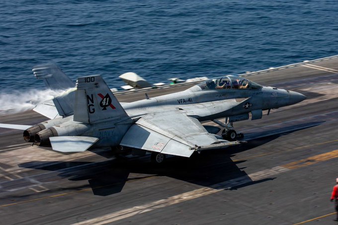 #AHORA 🇺🇸📢 | El Comando Central del Ejército de Estados Unidos (Centcom) desmintió el ataque contra el portaviones estadounidense Abraham Lincoln que había difundido una agencia de noticias iraní. "El Lincoln no fue alcanzado. Los misiles lanzados ni siquiera se acercaron. El