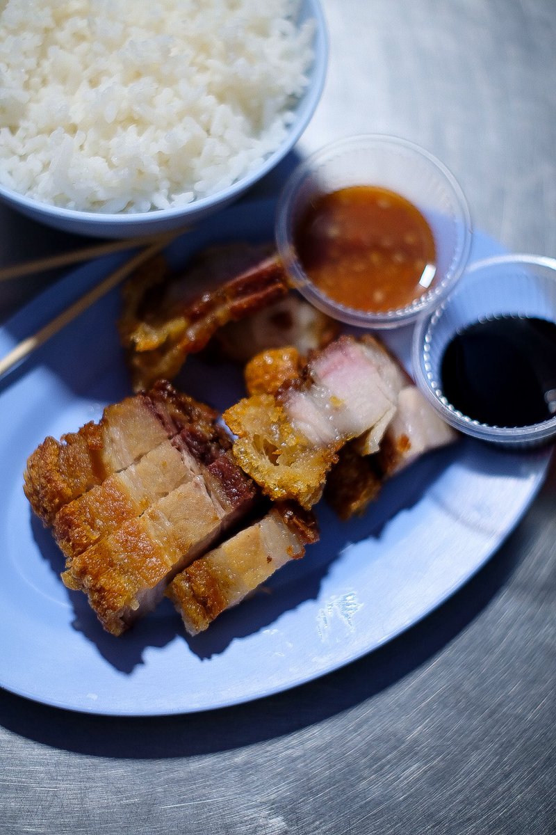 IbzPs's tweet photo. ต้มเลือดหมูตรงหัวโค้งวงเวียนใหญ่ หน้าสยามรัตนา เปิดเย็นๆ ในย่านฝั่งธนเราให้ร้านนี้ยืน 1 นะเซี่ยงจี้ใหญ่อร่อยมาก น้ำซุปกลมกล่อม ประทับใจ ต้องสั่งหมูกรอบร้านข้างๆมาทานด้วย เข้ากันมาก #อร่อยไปแดก #อร่อยบอกต่อ #วงในพาแดก #aroii #wongnai #kin24hrs https://t.co/82PaeYjvga