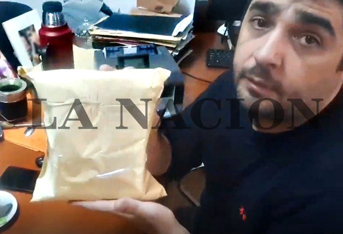 Estos videos confirman que la AFA movía dólares por fuera del sistema, esto es: Evasión fiscal, lavado de dinero y administración fraudulenta. 
No es persecución <a href="/tapiachiqui/">Chiqui Tapia</a> y <a href="/TovigginoPablo/">Pablo Toviggino</a>, es corrupción. 

👉🏻 La justicia debe actuar YA, sin privilegios ni excepciones.

#AFA