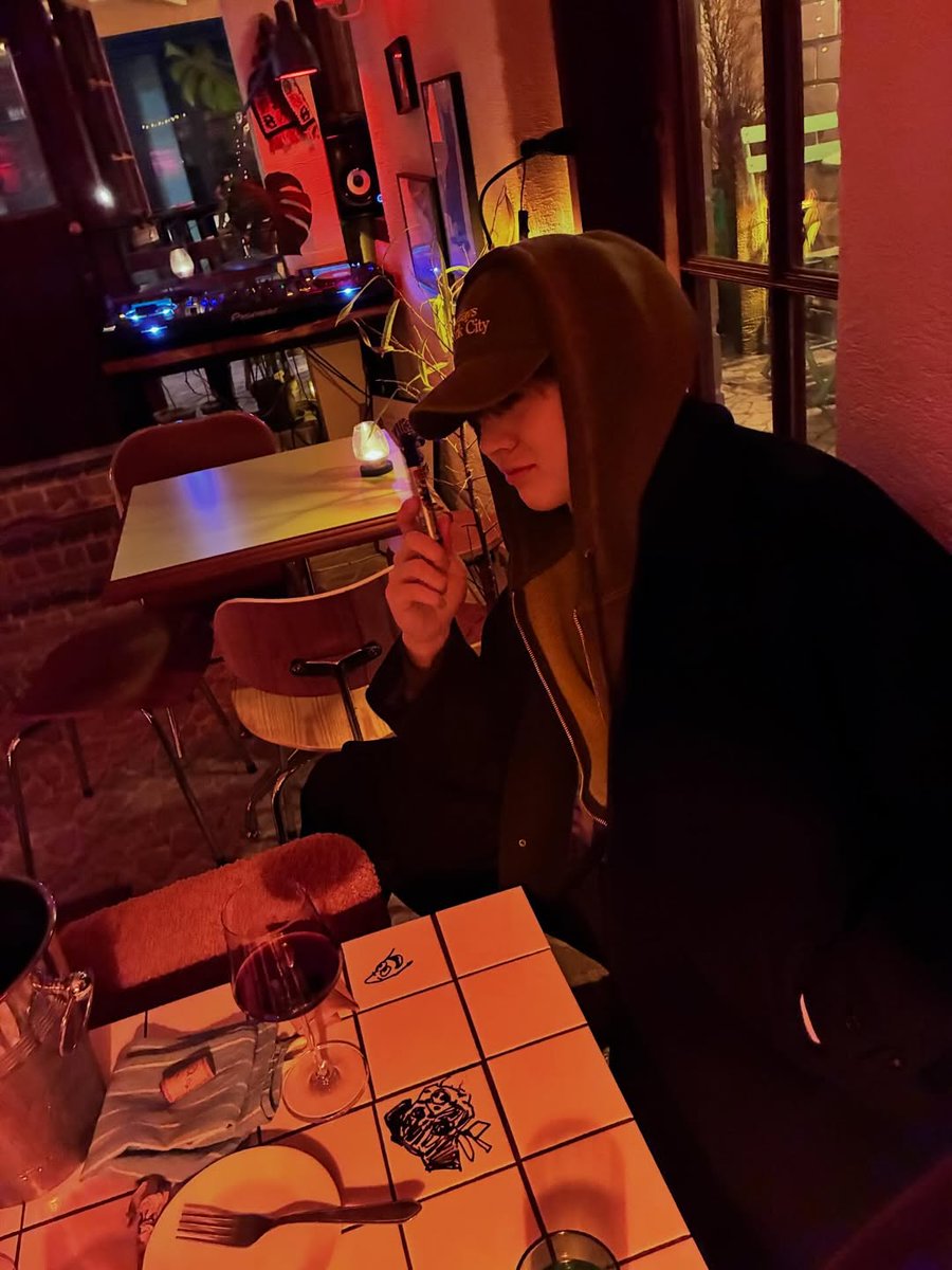 bobbyraniqa's tweet photo. 한잔만 마셔도 빨개지는 뚱이 https://t.co/oSxhLJPyGY