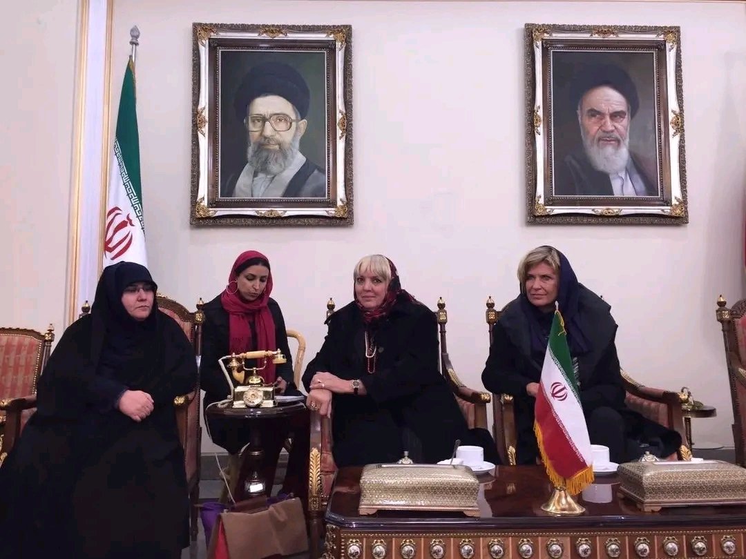 DanielVoll12251's tweet photo. Wollte nur schnell in Erinnerung rufen, wer das Regime im Teheran hofiert hatte.
#Iran https://t.co/0SF63TfcG9