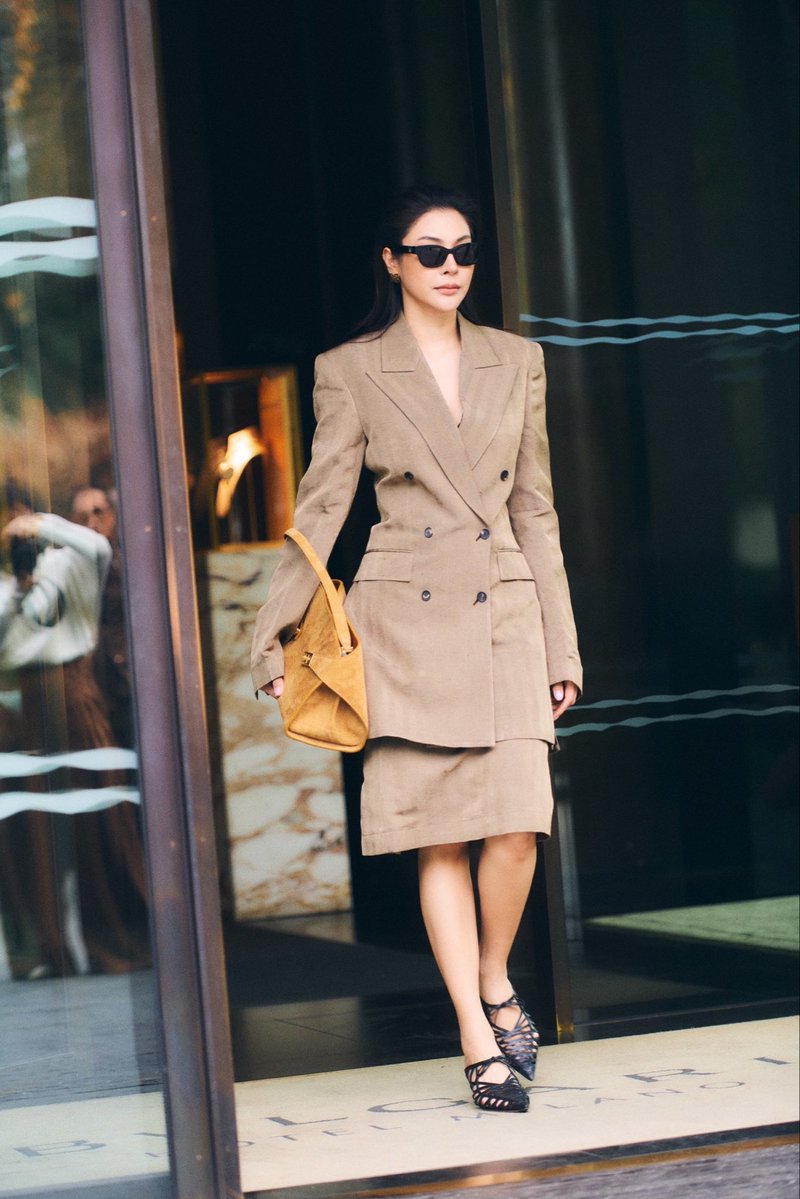 💛 
@ferragamo

#Ferragamo
#FerragamoFW26 
#FayeXFerragamo