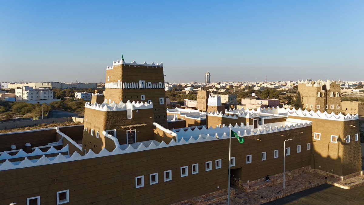 abu_motim's tweet photo. صور ..

من محافظة #خميس_مشيط 
(1) مسجد الشيخ سعيد بن عبدالعزيز ال مشيط 
(2)قصور آل مشيط 
(3) برج المياه بخميس مشيط https://t.co/8fsE5pGWJm