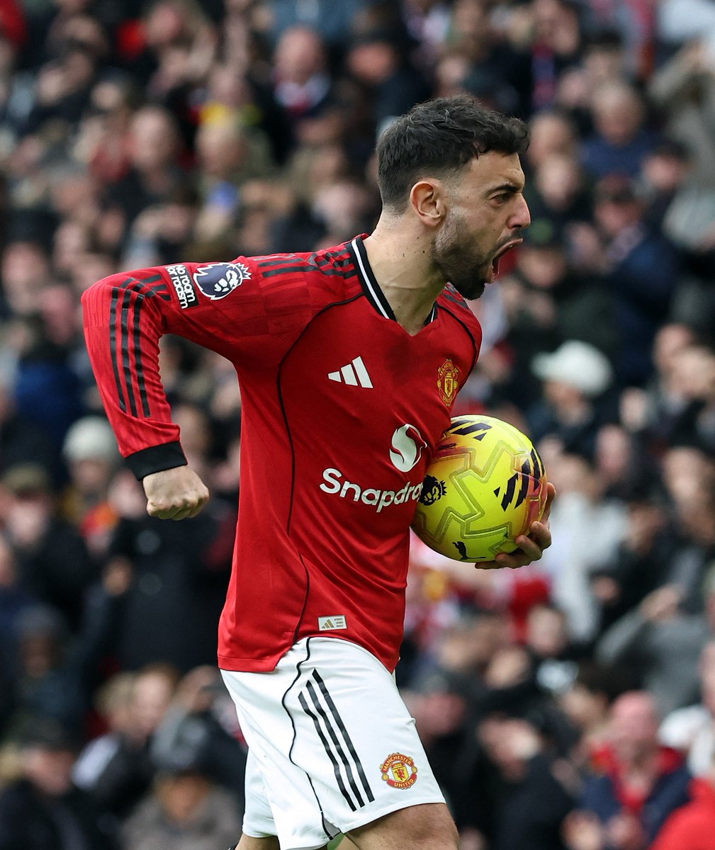 OfficialFPL's tweet photo. ⚽️ Scored from the penalty spot
🅰️ Assisted Benjamin Sesko's goal
🤝 On track for maximum bonus points

Over 1.6 million #FPL managers ended up with Bruno Fernandes as their captain in Gameweek 28 - and he delivered 🫡 https://t.co/6AUF3XPBgP