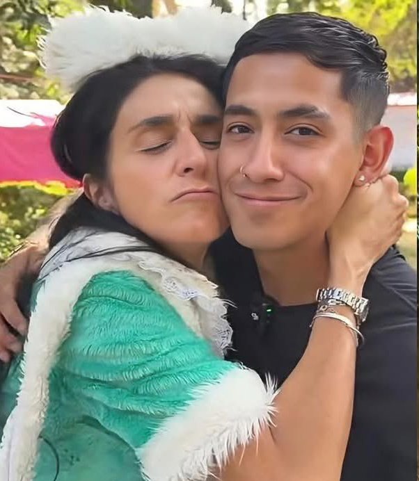 CarLon_2020's tweet photo. Hace más de 20 años de ésto, y hoy vuelven a reencontrarse. Excelsa y Maradonio 😍😍 Por cierto, Barbara Torres se ve idéntica. #lasustancia 😱😱 https://t.co/MoRVjnTSDv