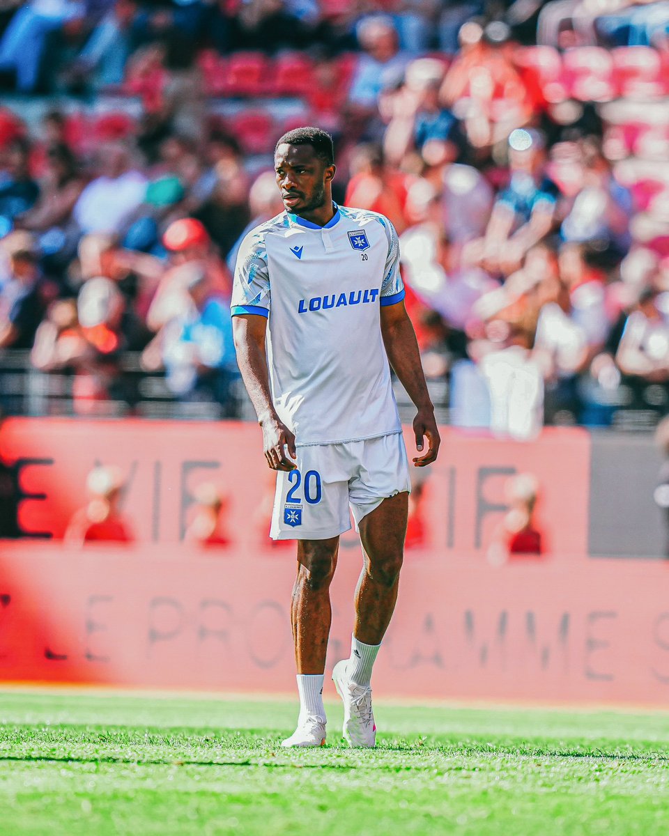 Sinaly Diomandé🇨🇮 passeur décisif avec Auxerre contre Lorient en Ligue 1 McDonald's🇲🇫. ✅️