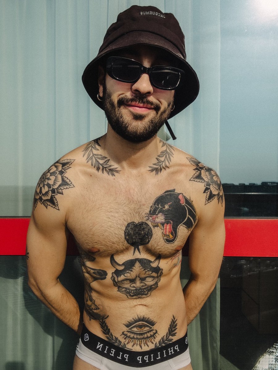 LouisCerro's tweet photo. 5 grados 🥶 Pero sale el sol ☀️ 
Inmediatamente yo 🩲🥵 https://t.co/gKKeBtr9DK