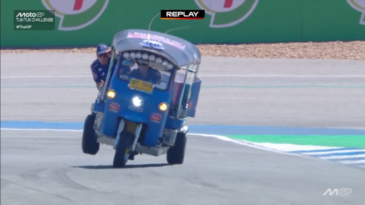 ไม่ แล้วคือ 55555555555555555555555555555 ทั้งยกล้อ ซิ่งตีโค้ง จี้จัด 55555555555555555555555555555