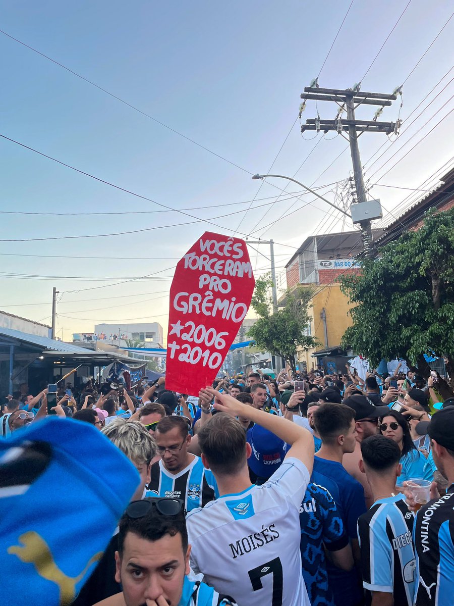 GremioFCO's tweet photo. É HOJE! PRA CIMA DELES 🔥 https://t.co/vSOpgB1uiR