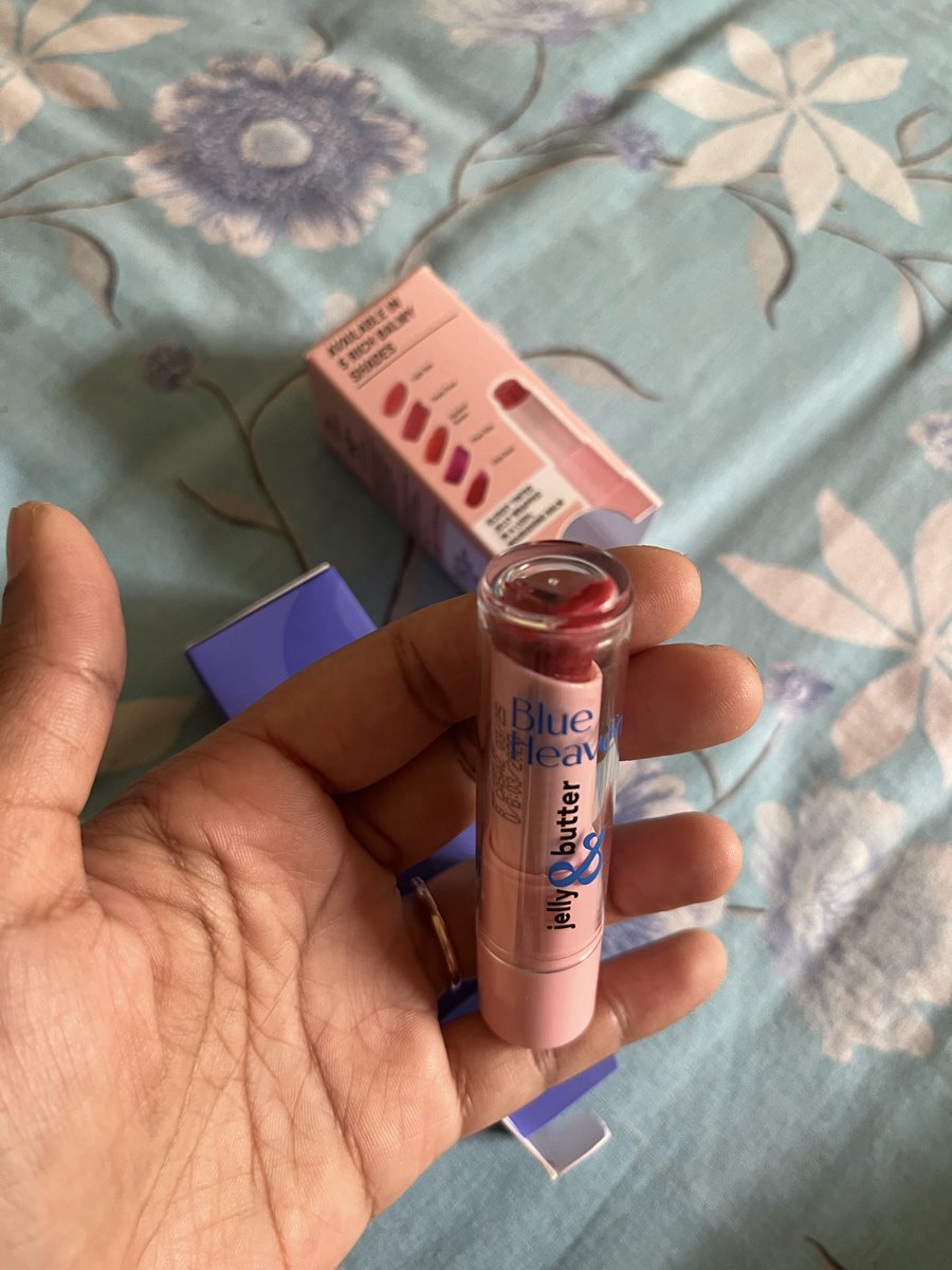 deebaparween31's tweet photo. @letspurplle I’m so disappointed with purplle. Never faced these issues with @MyNykaa. My order id is - 100073812.
I ordered blue heaven lip balm and the outside packaging is all good. When I opened it today it’s spoilt and none of the customer service people are helping. https://t.co/on7LyDPULm