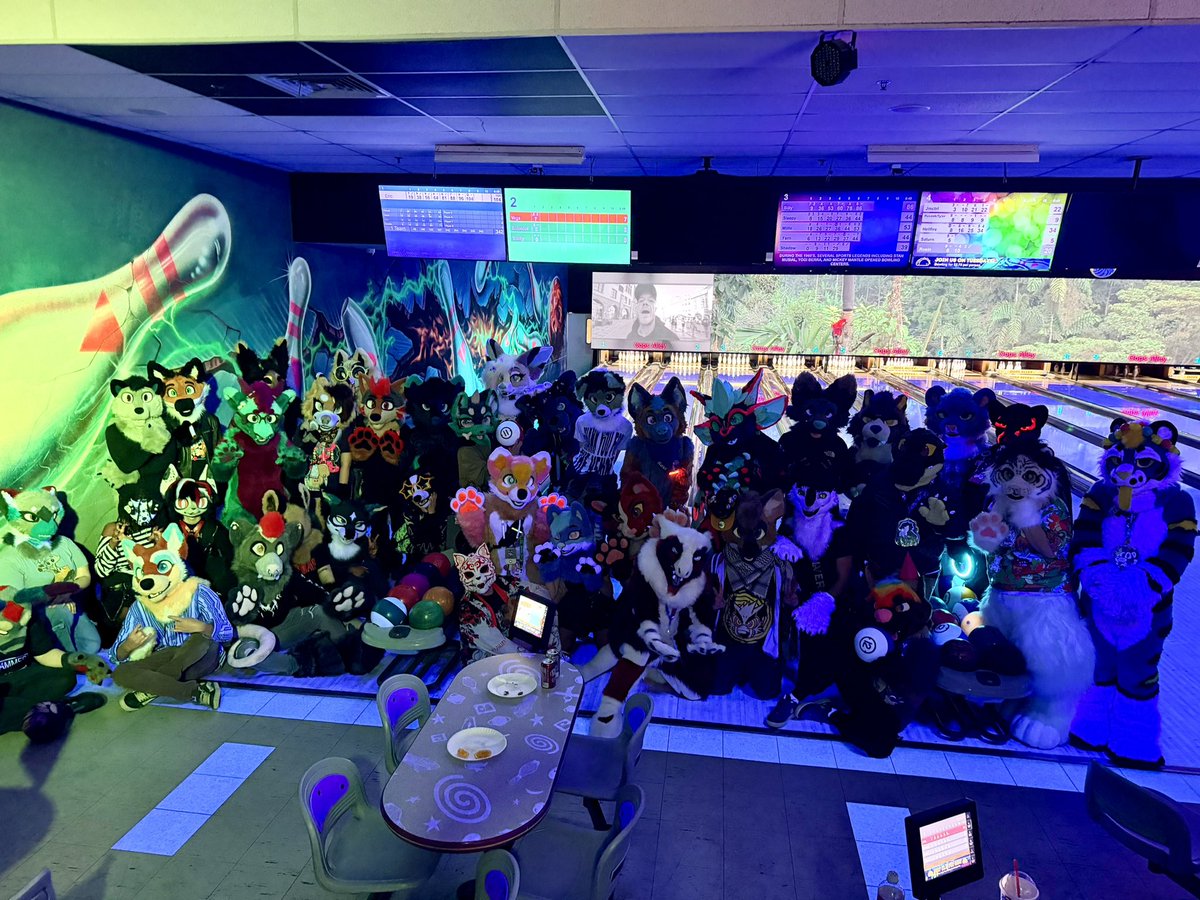 OpenCoasts's tweet photo. Bowling was excellent last night! Thank you all for coming to chill with us! 🩵💚 https://t.co/GKybUHjCQa