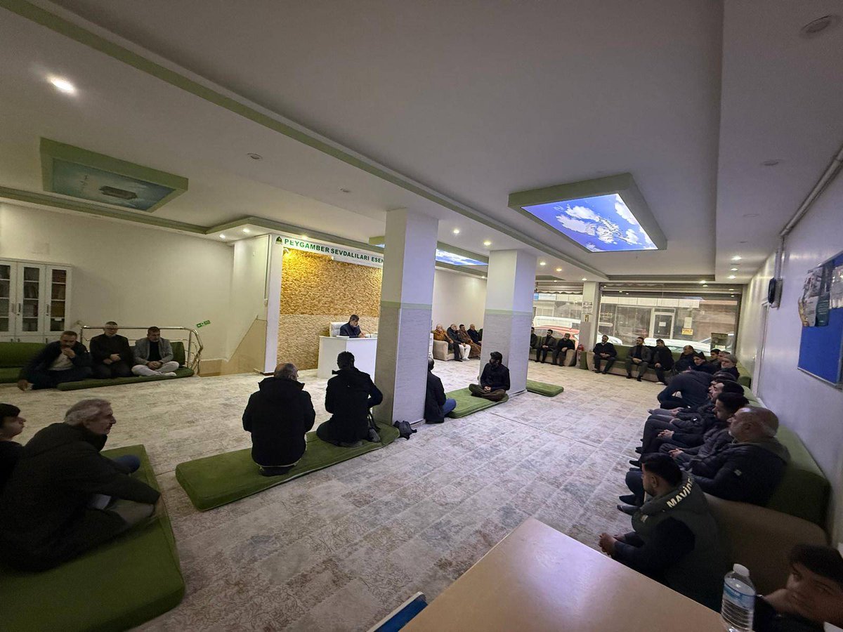 İl Başkanımız Mehmet Eşin, Abdulğafur Kemaloğlu'nun vefat eden eşinin taziyesi'ne katıldı.

Merhumeye Allah'tan mağfiret, yakınlarına ve sevenlerine başsağlığı diliyoruz.