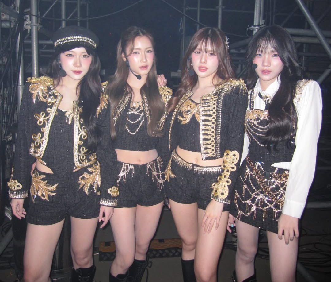 ป๊าดดดดด เหมือนถ่ายหลังเวทีอินกิกาโย เอ็มเคาท์ดาวมากก เดบิ้วเมื่อไหร่บอกหนูด้วยนะคะ😭😭😭😭😭😭😭😭😭😭😭😭😭😭