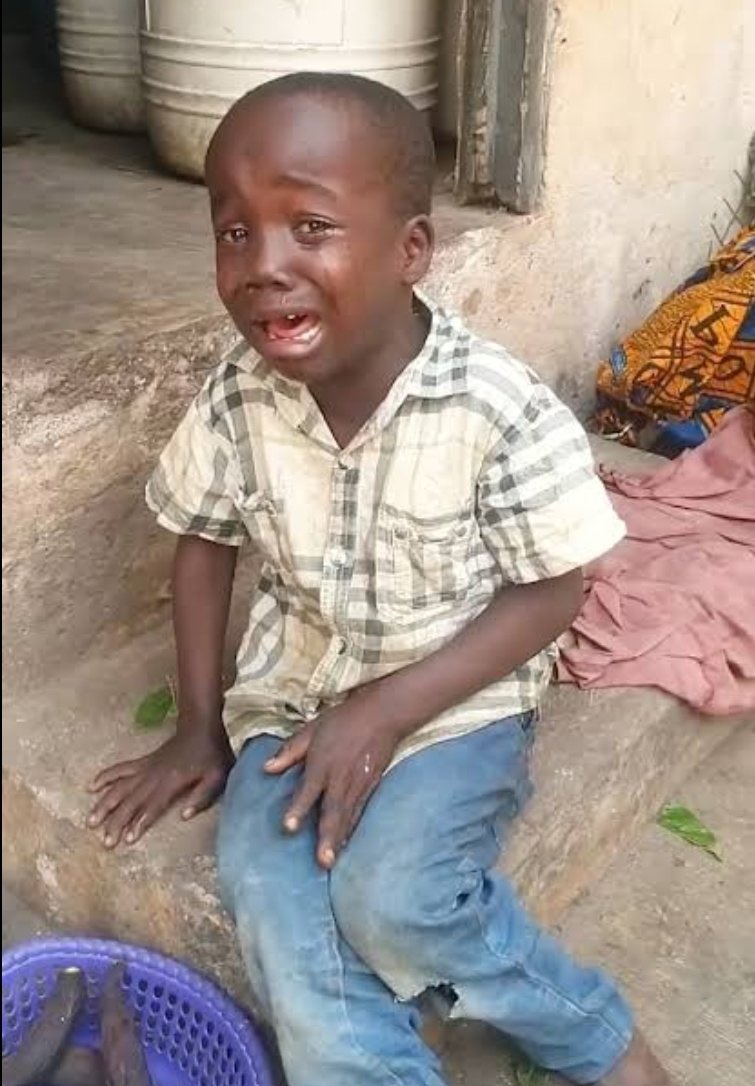 One musician that always claimed military regime, hear small bomb in DUBAI run back to NIGERIA