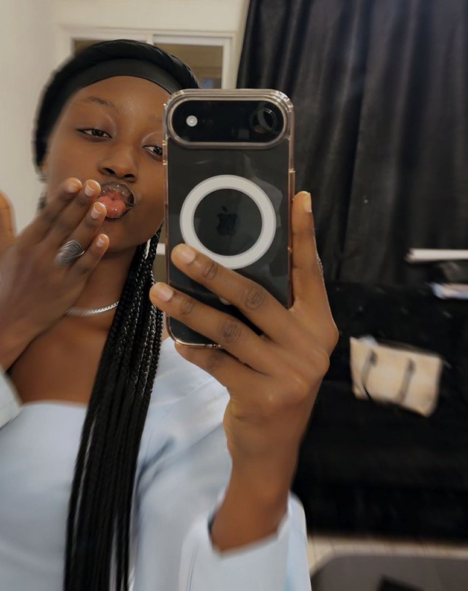 Theetechquin's tweet photo. March!!!!

 Another month to print💵

Happy new month my lovelies❤️ https://t.co/fdOIHBLhD7