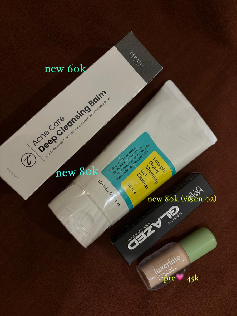 halloolivv's tweet photo. wts 
‼️ NEW cleansing balm teratu 60k exp 08/2027
‼️NEW cosrx low ph 80k 12/2027
‼️NEW make over glazed shade 02 vixen 80k
‼️preloved 95% concealer luxcrime N01 40k (salah shade)

bisa oren https://t.co/qISjgPioJv