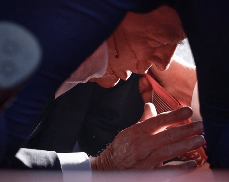 Si Dios no hubiera salvado a Trump ese día millones de seres humanos estarían aún en dictadura y muerte. Gracias a Dios el bien triunfó y hoy hay esperanza #Trump #Iran #freedom