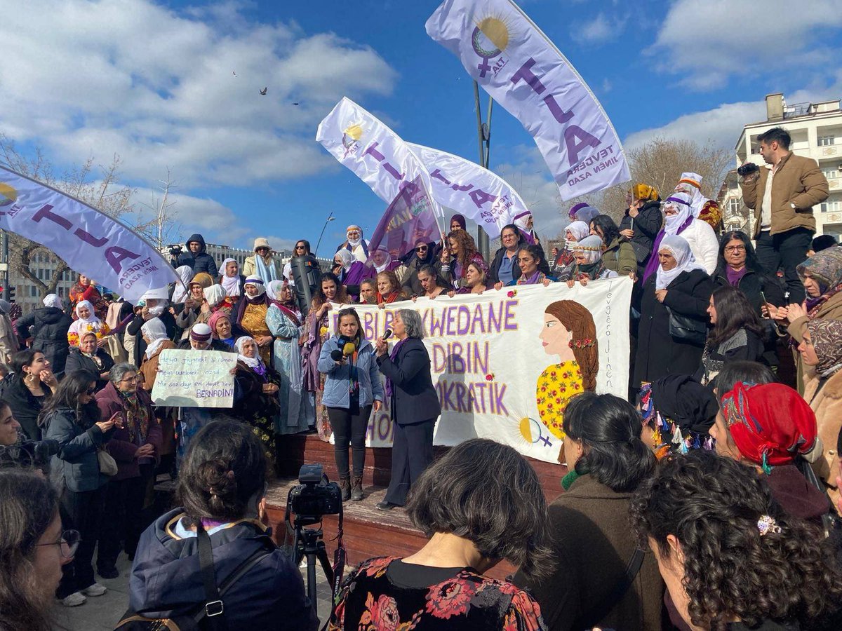 DBPistanbul's tweet photo. DBP Marmara Kadın Komisyonu olarak 8 Mart Dünya Kadınlar Günü etkinlikleri kapsamında, TJA tarafından düzenlenen “Direnişle özgürleşiyor, demokratik toplumu örüyoruz” şiarıyla İstanbul Kartal’da bulunan Neyzen Tevfik Meydanı’nda gerçekleştirilen buluşmadaydık.

Jin, Jîyan, Azadî! https://t.co/D8JQBsXVVo