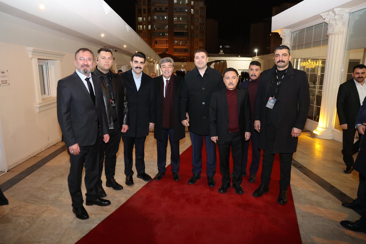 kayserivaliligi's tweet photo. Valimiz Sayın Gökmen Çiçek, Kayseri Sivaslı Dernekler Federasyonu tarafından düzenlenen iftar programına katıldı. https://t.co/WlAMbgmZal