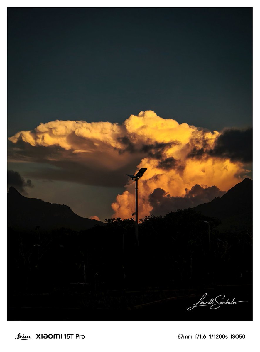Jlowell3's tweet photo. The sky was quiet all day… then it decided to speak. Golden hour, Mauritius. 
Capture the moment by Xiaomi 15T Pro  
#Mauritius
#MauritiusPhotography
#GoldenHour
#sunsetlovers🌅🌄 
#xiaomi15tpro https://t.co/ADstw63IjN