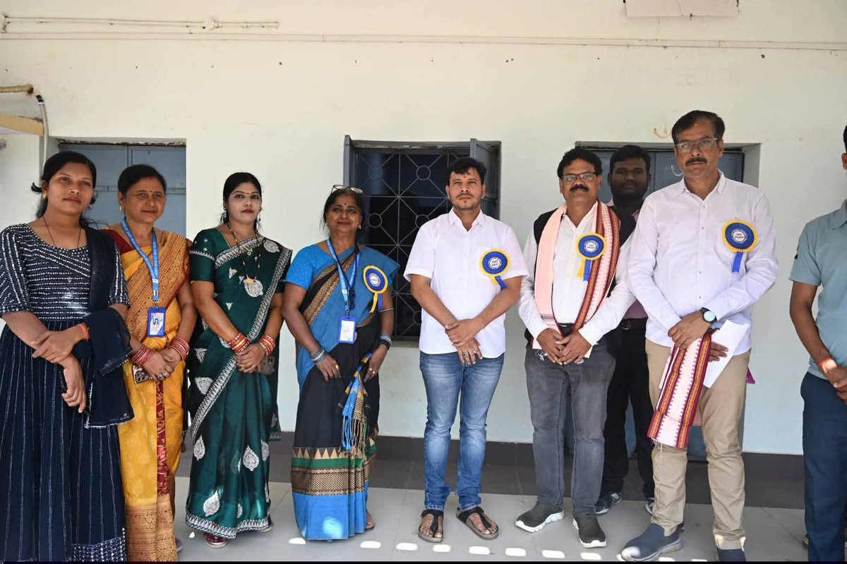 ଆମ ନିର୍ବାଚନ ମଣ୍ଡଳୀ ଅନ୍ତର୍ଗତ ମୋ ଖଣ୍ଡିଦେଉଳି ଗ୍ରାମ ସ୍ଥିତ ଶହୀଦ ଭଗତ ସିଂହ ଡିଗ୍ରୀ ମହାବିଦ୍ୟାଳୟରେ ଶିକ୍ଷା ସମାପ୍ତ କରିଥିବା ଶିକ୍ଷାର୍ଥୀଙ୍କ ବିଦାୟ ସମ୍ବର୍ଦ୍ଧନା ଓ ବାର୍ଷିକ ଉତ୍ସବରେ  ସମ୍ମାନିତ ଅତିଥି ମାନ୍ୟବର ବିଧାୟକ ଶ୍ରୀ Krushna Chandra Nayak ଙ୍କ ସହ କାର୍ଯ୍ୟକ୍ରମର ମୁଖ୍ୟ ବକ୍ତା ଭାବରେ ଯୋଗଦେଲି