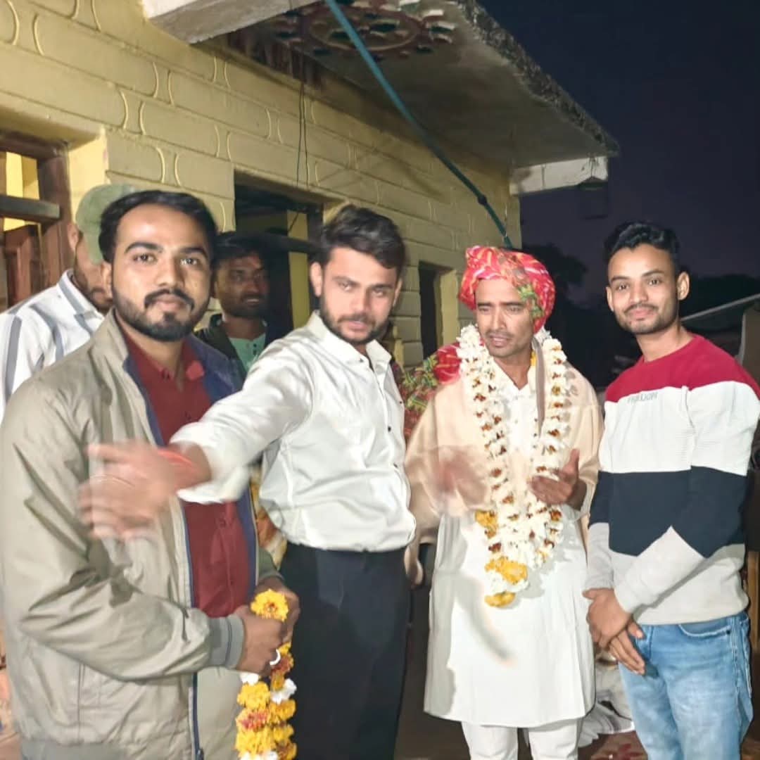 DSMeenaIND's tweet photo. प्यारे दोस्त,भाई श्री शिवराज सिंह मीना जी निवासी ग्राम देदला का नर्मदा यात्रा परिक्रमा पूरा कर घर वापस आने पर मित्रों के साथ हार्दिक स्वागत बंधन अभिनंदन किया।🌺❤️

नर्मदे हर 🙏 https://t.co/9TIhbBQcjS