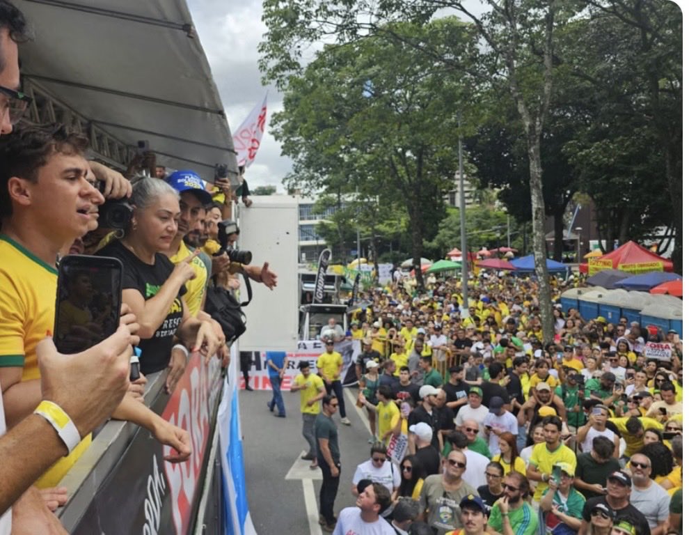 Flopou o ato eleitoreiro de Nicholas Chupetinha em BH.
Ninguém aguenta mais ódio, demagogia e descaso com o povo. Enquanto Lula socorre as vítimas das enchentes, os extremistas fazem ato para apoiar a guerra dos EUA e pedir anistia para golpista, dormindo quentinho na Papuda.