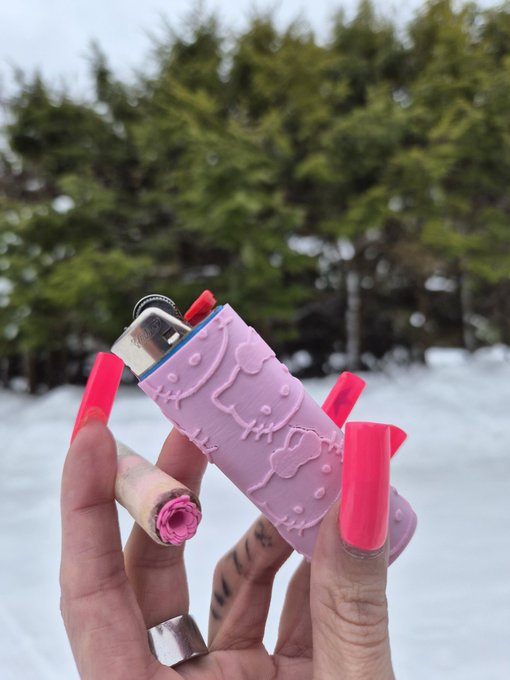 𝘪𝘯𝘥𝘪𝘤𝘢 𝘪𝘭𝘭𝘶𝘴𝘪𝘰𝘯𝘴💨 - 1 pic. i love pretty smoking accessories https://t.co/xOgBIoshVn