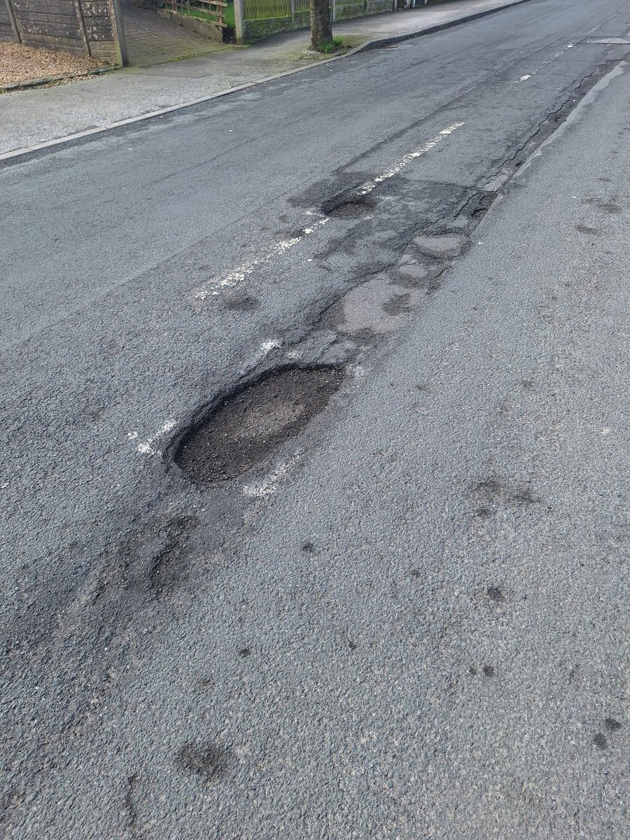 Winstamike's tweet photo. Another Sunday and yet more potholes reported across #Billinge #Orrell https://t.co/FRUOWAoqzu