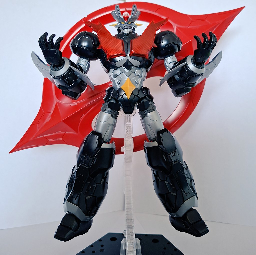 This is literally the best thing ever. HG Mazinger Zero is a must have model kit.