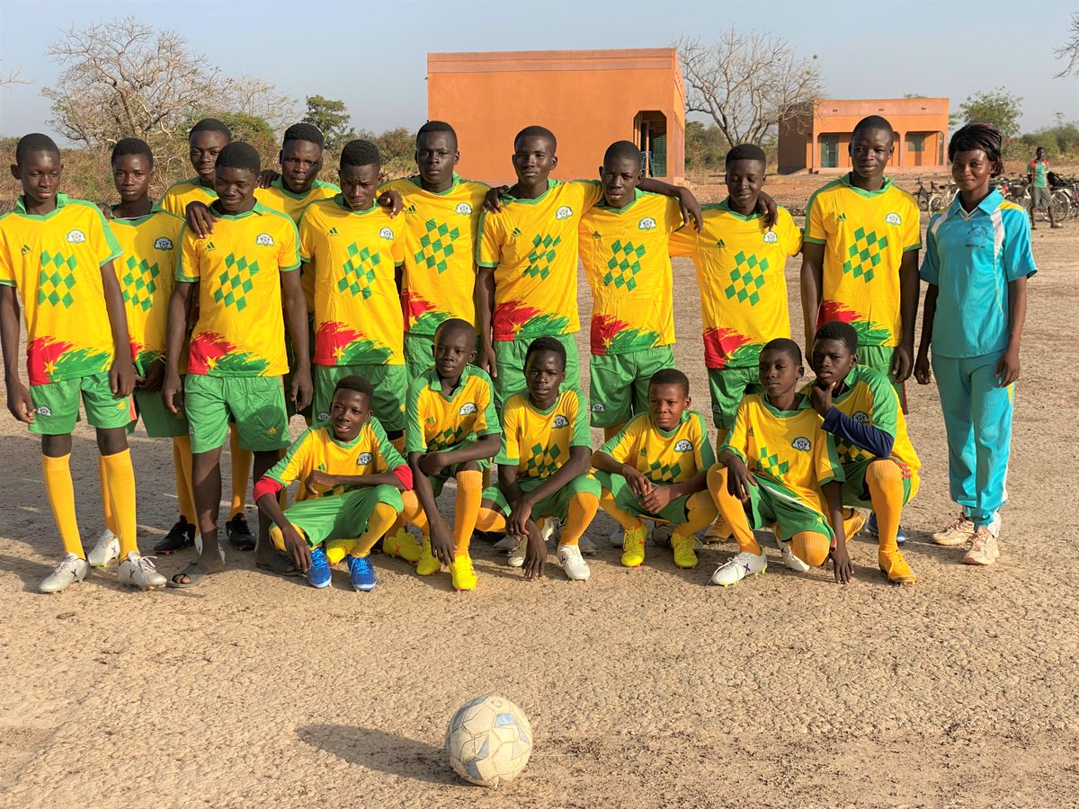 FNTEInfo's tweet photo. At ISB, our students are diving into math, computer science, and English—preparing to be the next generation of leaders in Burkina Faso. But it's not all hard work! Between lessons, there’s always time for a match. Check out these incredible donated new uniform! ⚽️

#FNTE https://t.co/UqBjRqkjPa