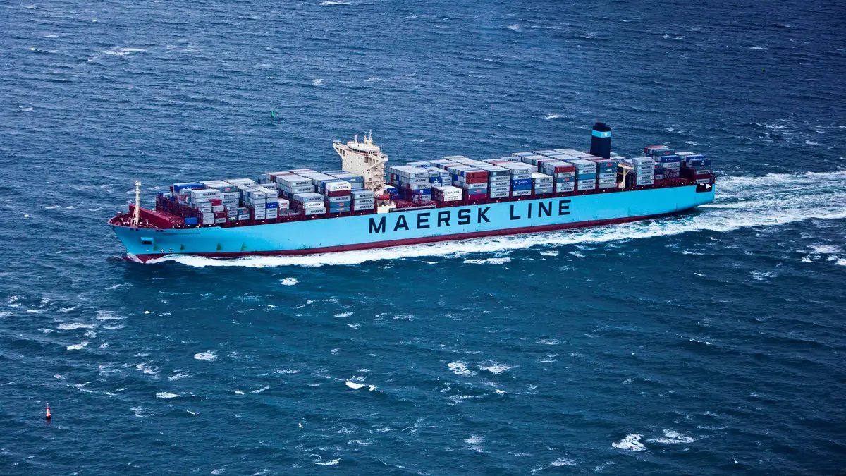 #ميرسك توقف مؤقتاً رحلاتها عبر قناة #السويس ومضيق #هرمز.

أعلنت شركة الشحن الدنماركية #ميرسك، الأحد، أنها تعتزم تغيير مسار سفنها المتجهة من #الشرق_الأوسط إلى #الهند لطريق البحر المتوسط، وإعادة توجيه السفن المتجهة من الشرق الأوسط إلى الساحل الشرقي للولايات المتحدة لتسلك طريق