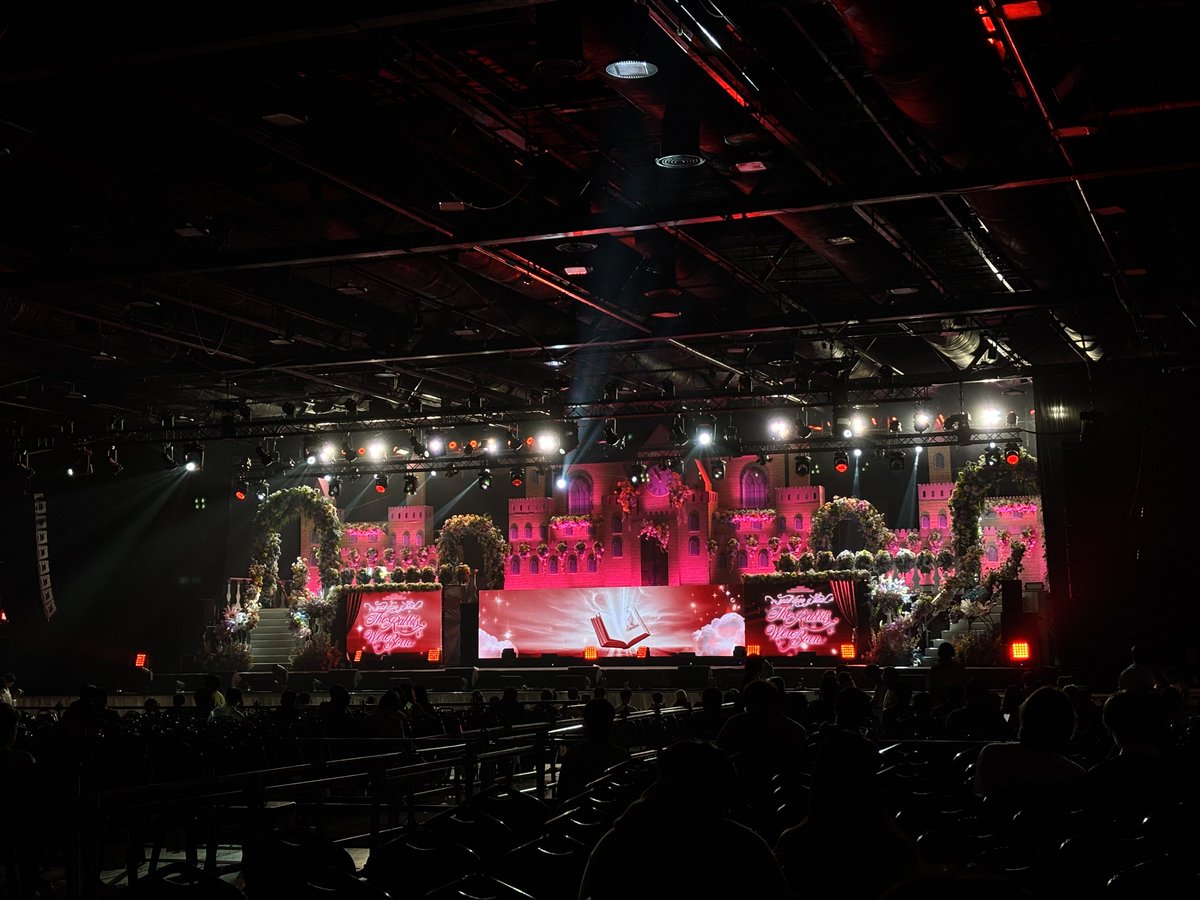 AKBanything's tweet photo. BNK48 3rd Generation Graduation Concert
“Once Upon a Time… The Rabbit Were Born”

เป็นคอนเสิร์ตที่มีแผลประมาณนึง แต่ก็โชว์ให้เห็นถึงความทุ่มเทแบบปล่อยหมดก๊อก ทิ้งทวนสถานะไอดอล ซึ่งก็ทำออกมาได้สาแก่ใจดี (5 ชั่วโมง เอาไปเลยค่ะพี่)

#BNK483rdGenConcert 
#BNK483rdGeneration 
#BNK48 https://t.co/Lkqgy1yR1F