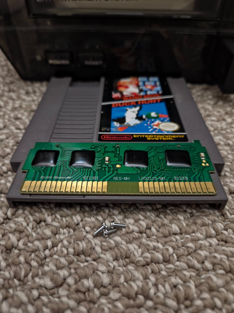 XRPee1983's tweet image. Just finished cleaning SMW! God, nothing beats playing retro games on original hardware, and on a CRT-TV to top it all off. 💥

#nes #Nintendo #NintendoLife #GamingCommunity #retrogames #retrogamer