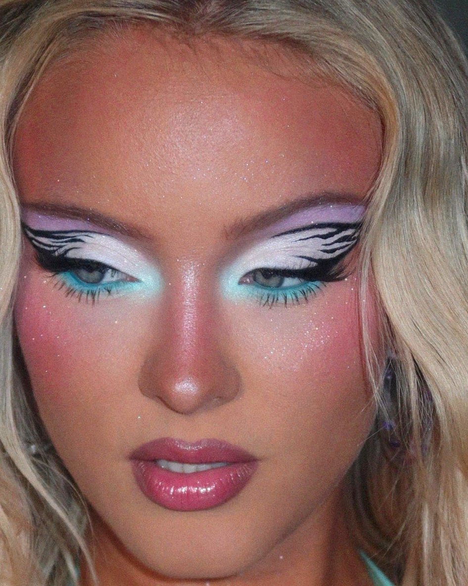 ohmymotive's tweet photo. wake tf up y'all cuz new zara larsson make up just dropped! https://t.co/pQo2OI8d6T