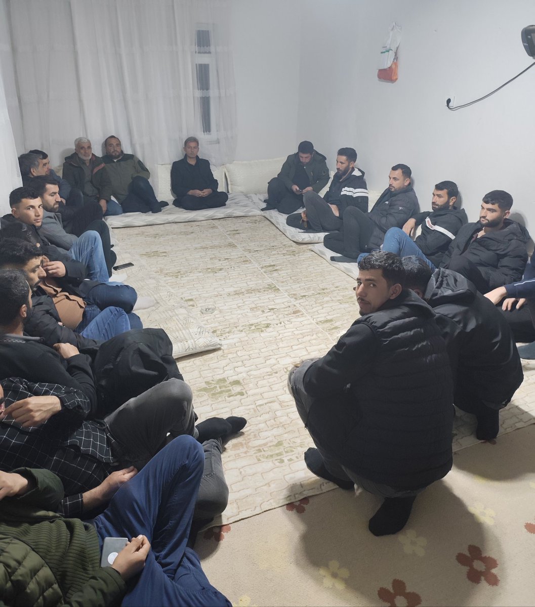 DmSeydo's tweet photo. Bu gün Hasan kardeşimizin iftar yemeğine katılım sağladık Allah kabul etsin inşallah iftardan sonra cemaatle biraz sohbet ettik @Devapartisi @alibabacan @avidrissahin @emin_ekmen @KaracaSeyit @kadirkerimoglu2 #seydodem #Derikdeva https://t.co/hXXGTUTUEP