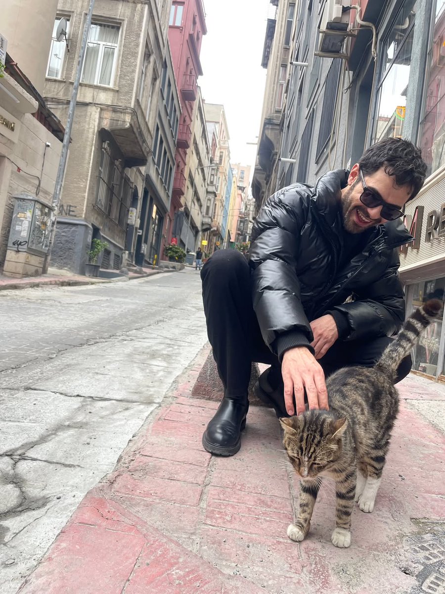 gyetkinlik's tweet photo. Gökberk Yıldırım ig post paylaşımı ⭐️✨️ part 1/1 
"In a city full of noise, choose kindness."

#GökberkYıldırım https://t.co/5WgvdbqCFA