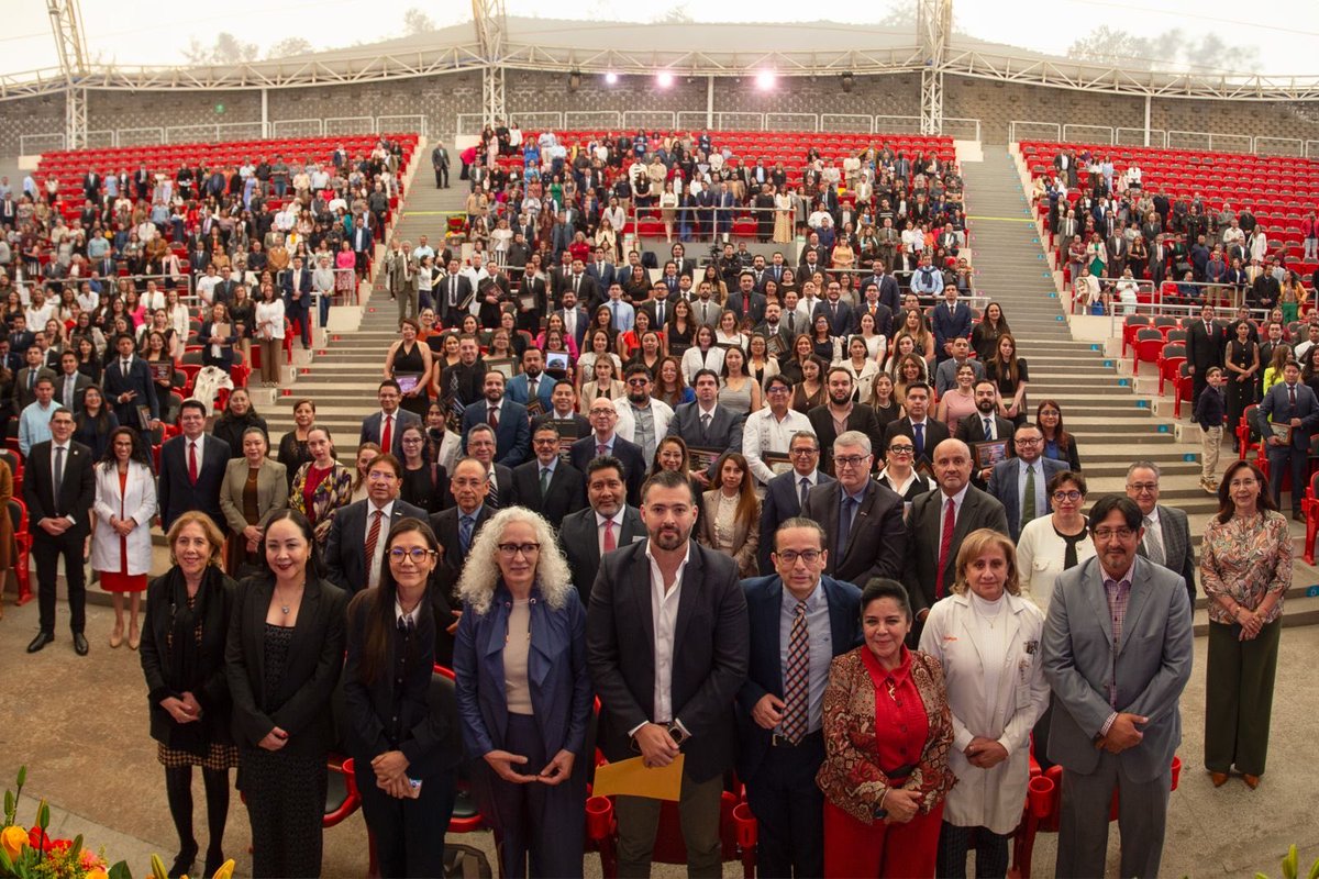 OficialiaEdoMex's tweet photo. 📰#ComunicadoDePrensa:
Avanza @Edomex en la formación de personal médico con especialidades; egresan 196 residentes del @Issemym.
Su formación apunta a especialidades para atender pacientes con cáncer, enfermedades del adulto mayor, mujeres embarazadas у bebés.
#ElPoderDeServir https://t.co/hakCwKZhR5