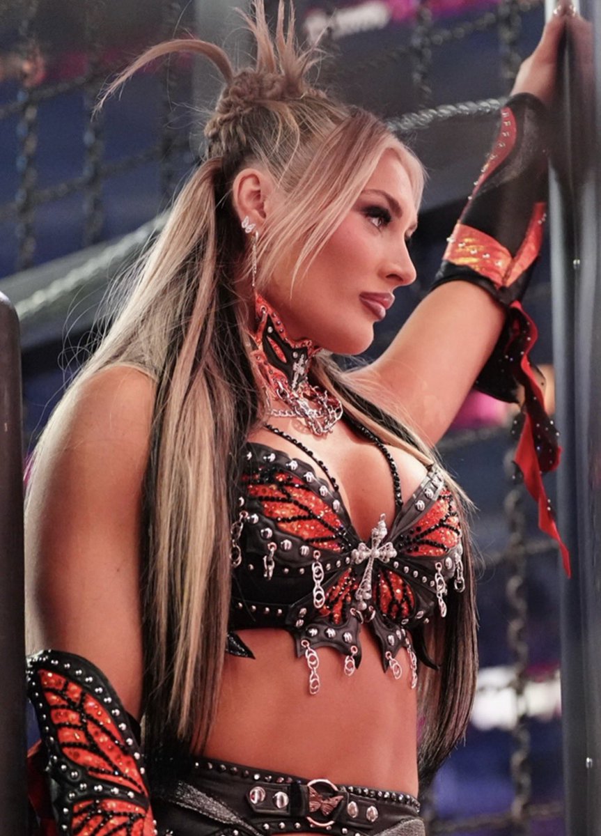 Back On My Time. 𖤝 NOT @tiffstrattonwwe tweet media