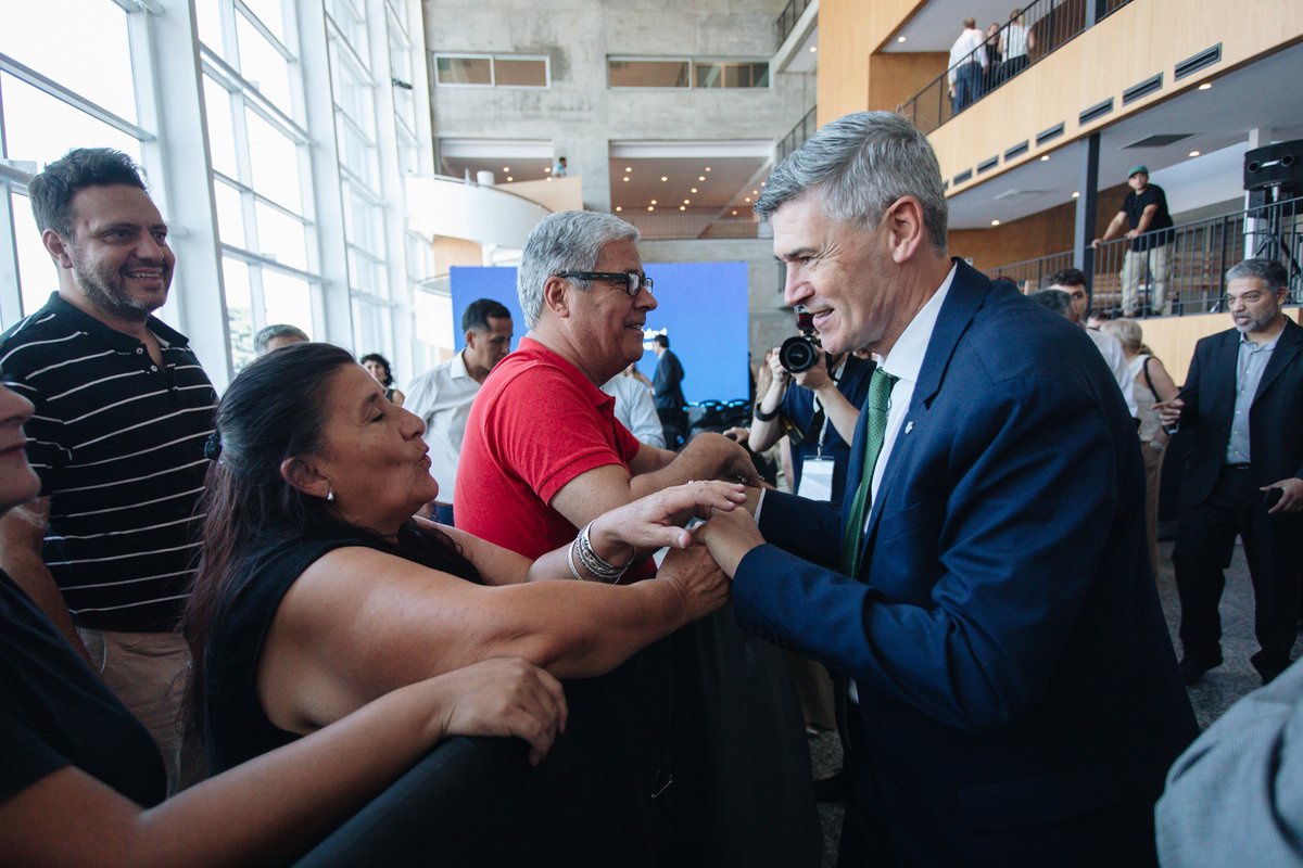 En un contexto en el que se intenta deslegitimar la política, nosotros la honramos con hechos. No gobernamos para una planilla de cálculo ni para un algoritmo frío: gobernamos para las familias, para los barrios y para cada vecino que espera una respuesta concreta y un horizonte