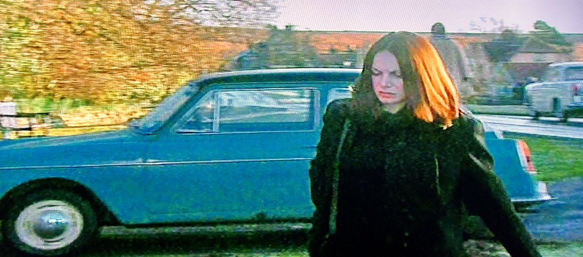 TvHeartbeat's tweet image. For #SideViewSunday; 
Dr Summerbee arriving back at the surgery…to face Bernie and Vernon and an apology, but do you remember the misunderstanding? 
#Heartbeat 🩵