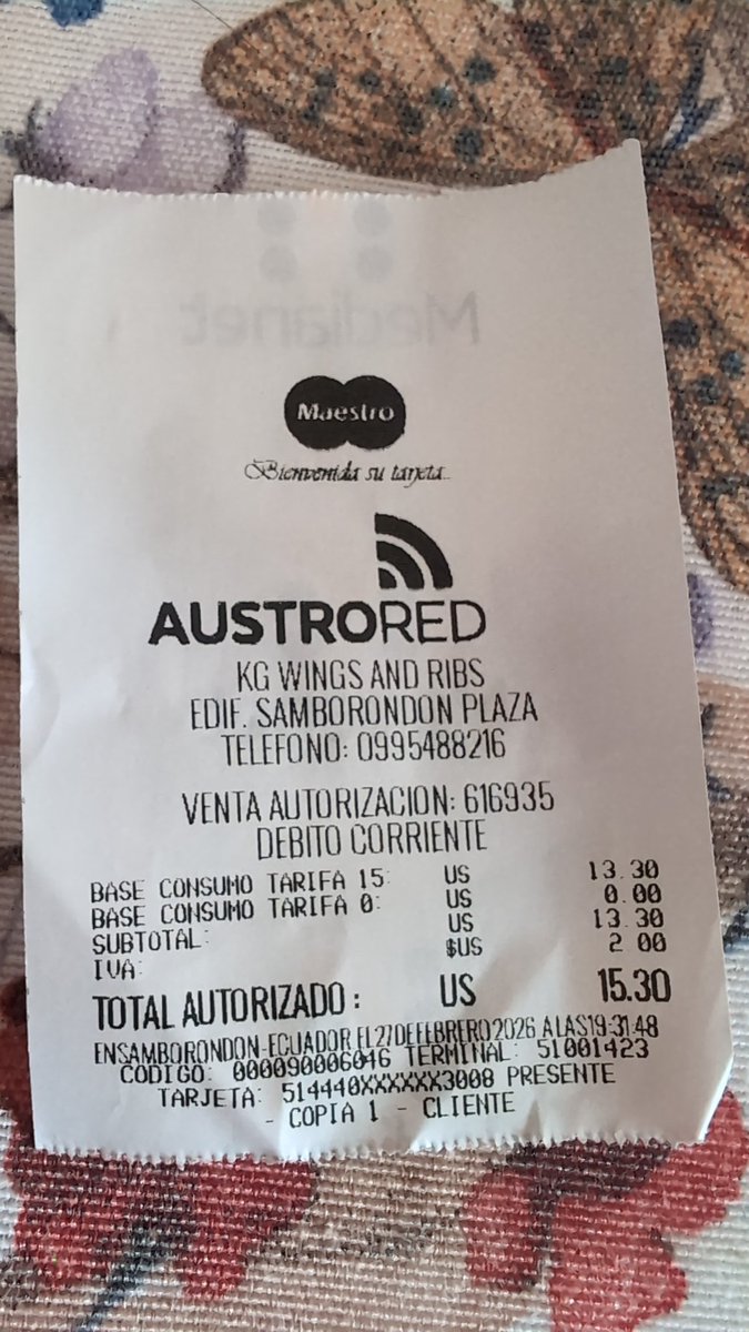 lileahnuh's tweet photo. ...No se supone que esto es una práctica ilegal? @superbancosEC @DefensaEc @EmergenciasEc Adjunto las facturas y el voucher donde se ve el recargo emitido https://t.co/29xasVFt0X